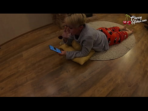 ❤️ Šialená blondínka fajčí obrovský penis a skáče na ňom - análny sex ❤❌ Anal video na sk.ideabuffet.top ❤